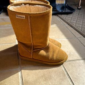 🐻 Bearpaw girls boots sz 4. Gently used lots of life left!!!